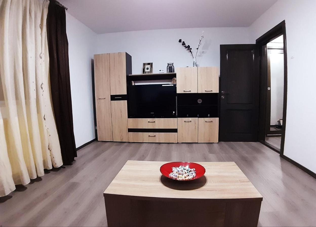 Apartament Confortabil In Targu Jiu Exterior photo